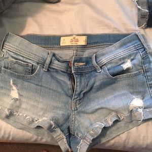 Hollister Jean Shorts, Medium wash. Size 7